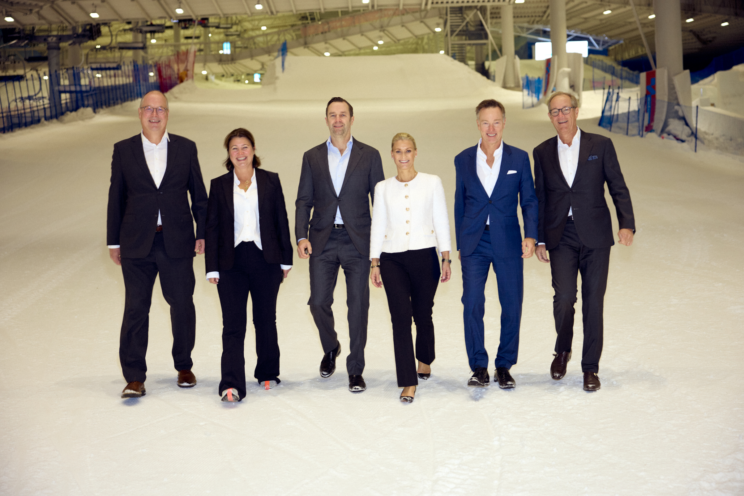 Styret i Selvaag AS inne på skiarenaen Snø med skiheis i bakgrunnen.